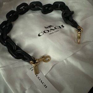 Coach Leather Covered Short Chain Strap Sooooo Cute 🤩😍😍